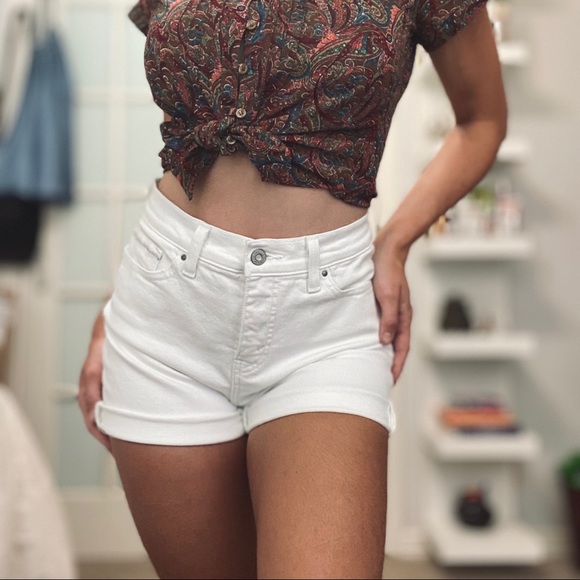 Levi’s 512 High Waisted Cut Off Shorts - Picture 3 of 11